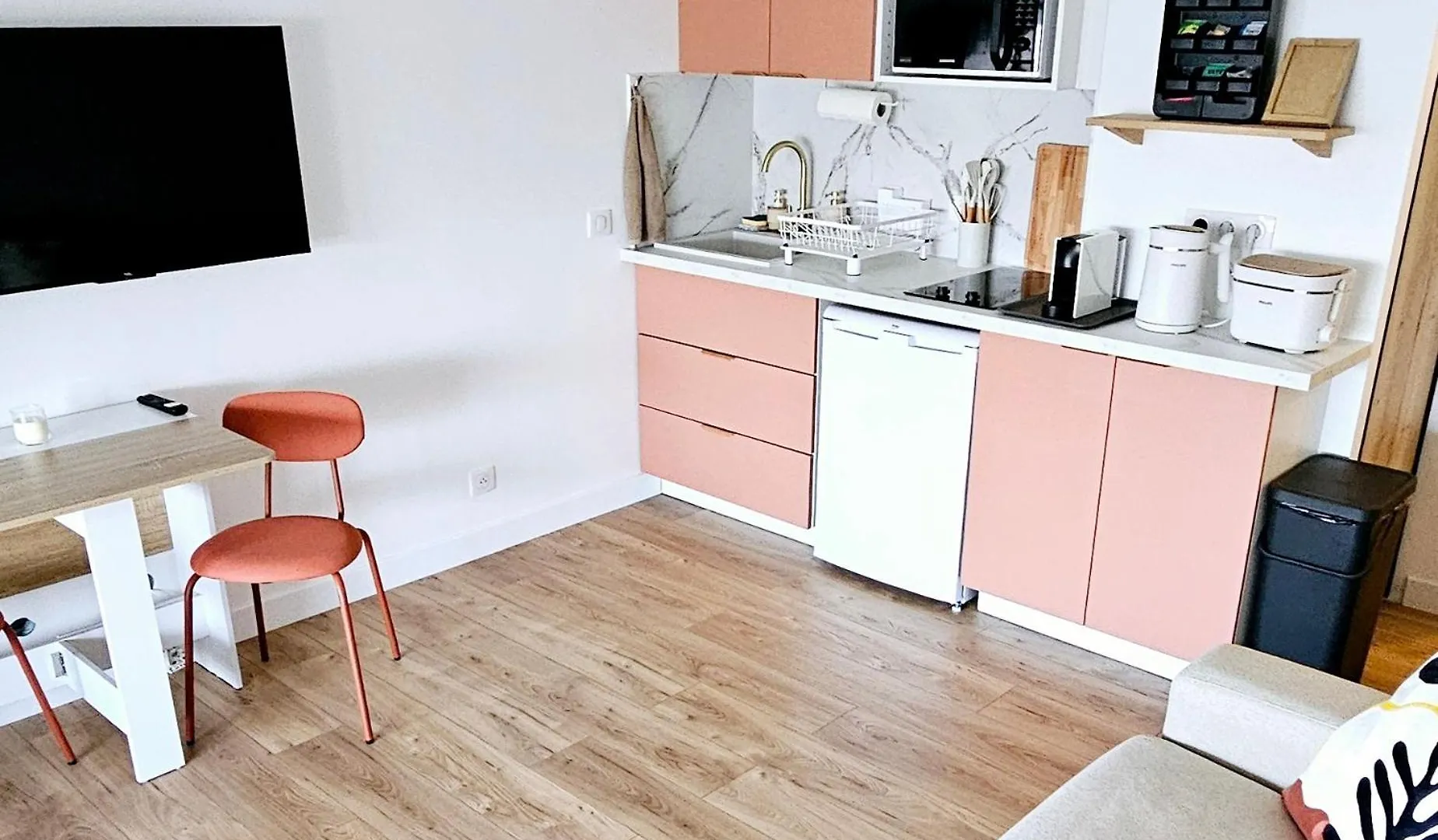 Appartement Bord De Mer, Piscine Villeneuve-Loubet Apartment