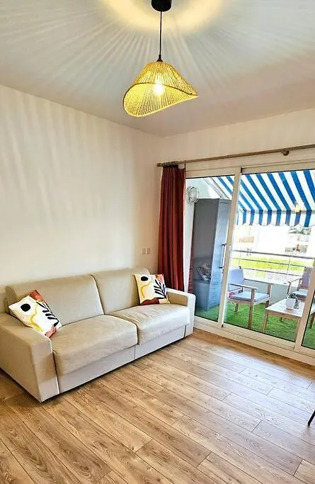 Apartment Appartement Bord De Mer, Piscine Villeneuve-Loubet