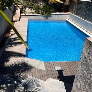  Appartement 2 Pièces Rez-de-jardin Dans Maison Avec Piscine